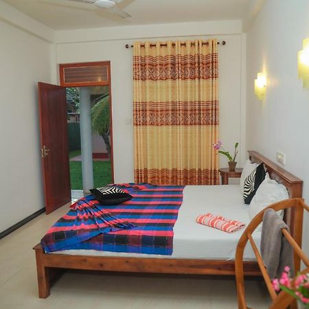 Hasaranga Holiday House Hikkaduwa Ngoại thất bức ảnh