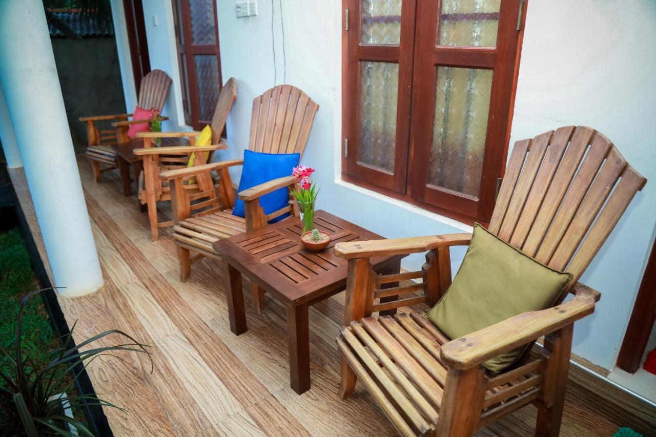 Hasaranga Holiday House Hikkaduwa Ngoại thất bức ảnh