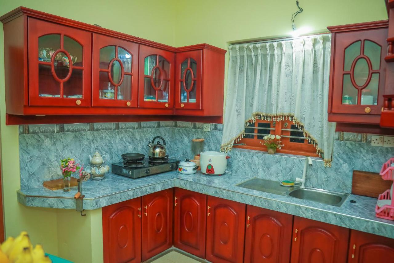 Hasaranga Holiday House Hikkaduwa Ngoại thất bức ảnh
