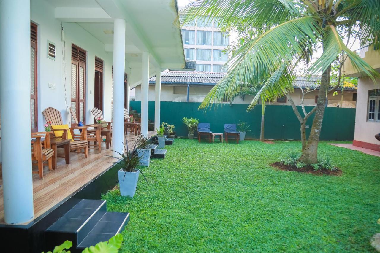 Hasaranga Holiday House Hikkaduwa Ngoại thất bức ảnh