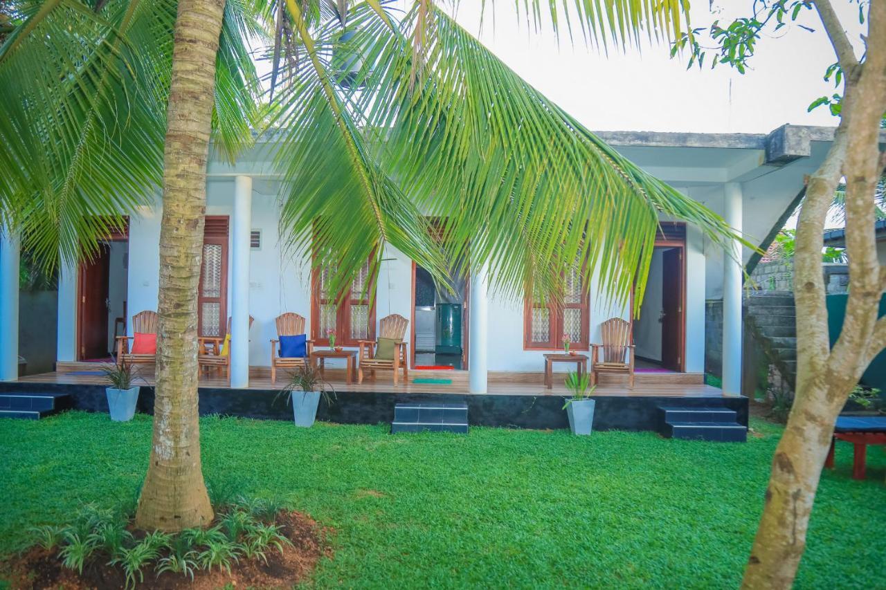 Hasaranga Holiday House Hikkaduwa Ngoại thất bức ảnh