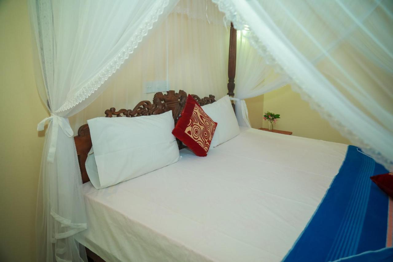 Hasaranga Holiday House Hikkaduwa Ngoại thất bức ảnh