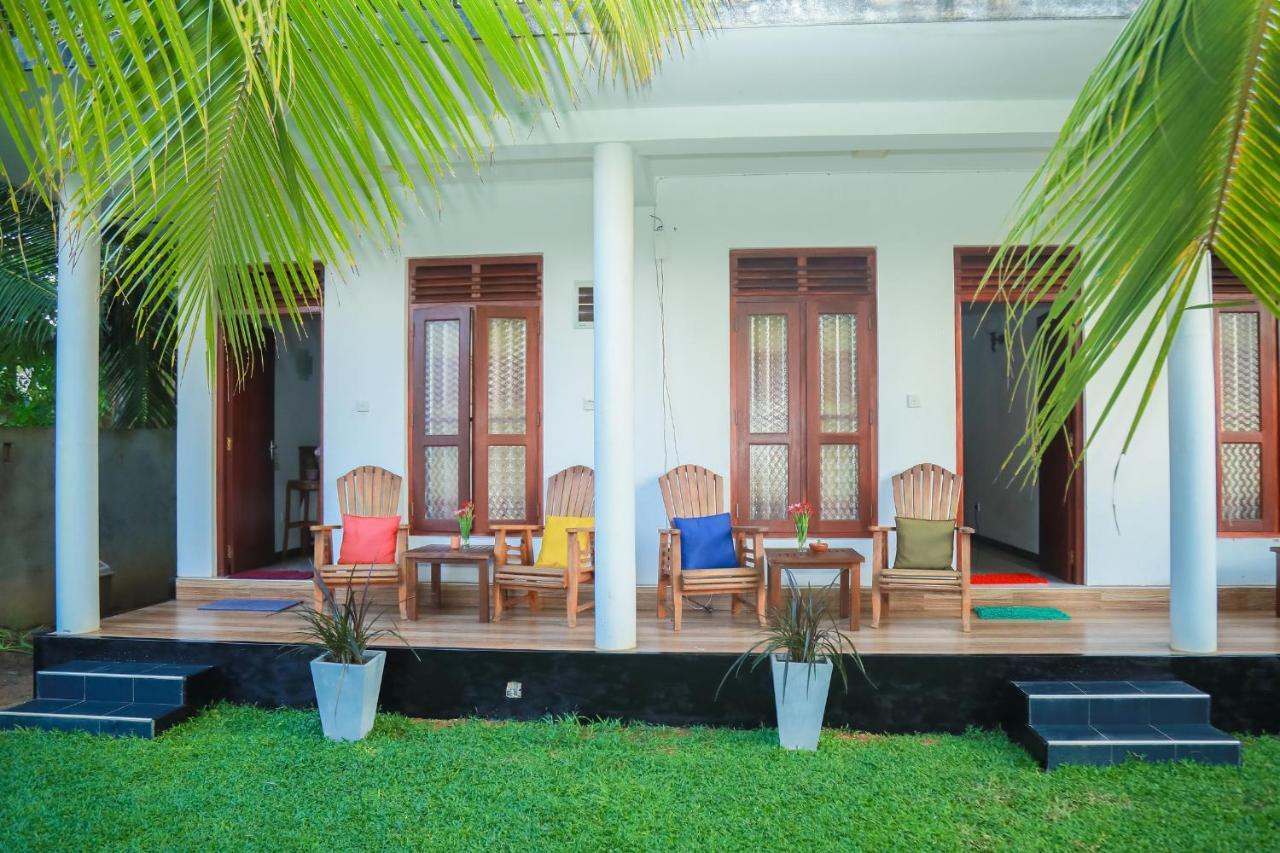 Hasaranga Holiday House Hikkaduwa Ngoại thất bức ảnh