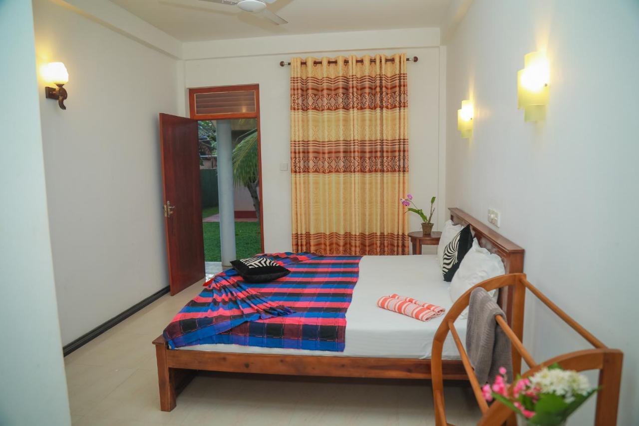 Hasaranga Holiday House Hikkaduwa Ngoại thất bức ảnh