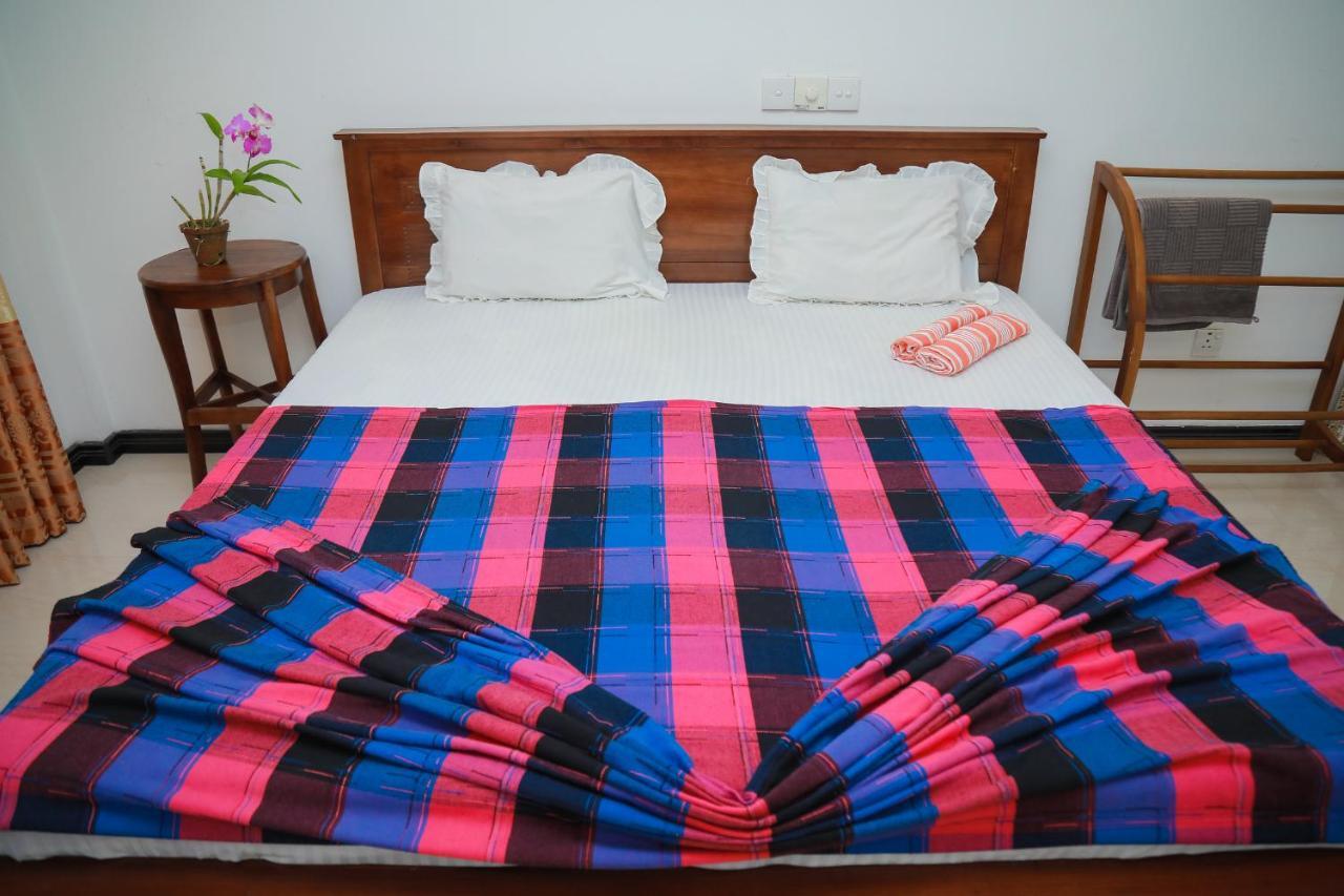 Hasaranga Holiday House Hikkaduwa Ngoại thất bức ảnh